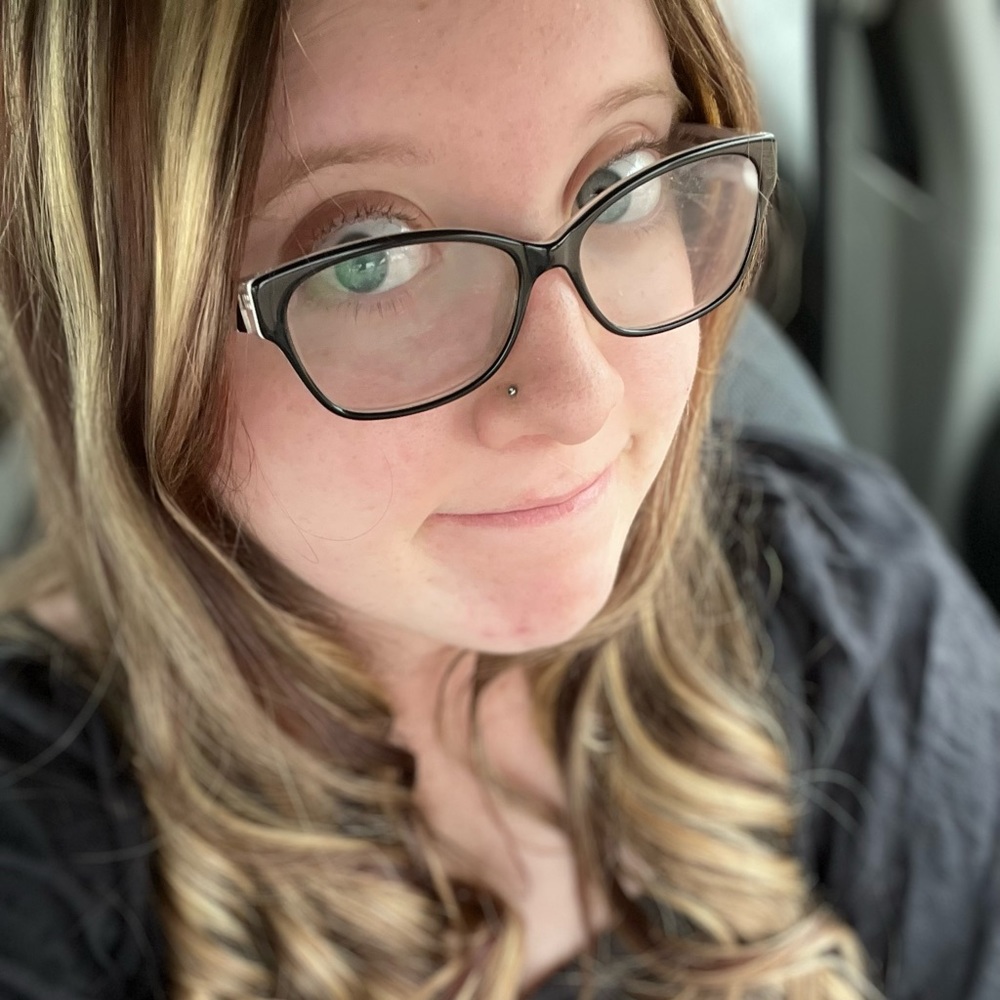 Meet your Posher, Mikayla - Picture 1 of 1